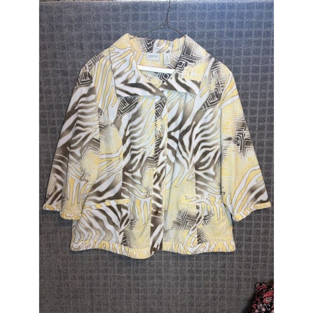 Chicos Zenergy size 3 or 16 L snap front jacket shirt yellow brown animal print